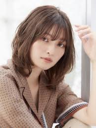 ワンカール大人ひし形ボブ 30代 40代におすすめ大人かわいいモテ 愛され ナチュラル ゆるふわワンカールパーマ ぱっつん前髪 ブラウングラデーションカラーグレイカラー 白髪染め ヘアサロン予約 ozmallビューティ ボブ 30代 ワンカールパーマ ぱっつん前髪
