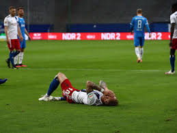 Holstein kiel duelliert sich in der relegation mit dem 1. 2 Liga Hsv Holstein Kiel Drama In Hamburg Klaut Der Var Den Rothosen Den Aufstieg Fussball