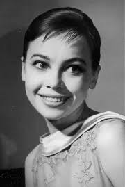 Leslie Caron 🌟 6.7