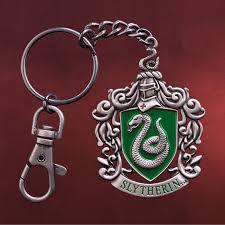 Die räumlichkeiten der gryffindors befinden sich im siebten stock des nordturms. Harry Potter Slytherin Wappen Schlusselanhanger Elbenwald