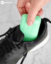 How To Remove Odor From Stinky Smelly Shoes