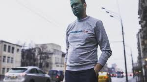 Poisoned vladimir putin critic alexei navalny kissed his wife goodbye as he was arrested moments after landing at a russian airport tonight. Navalny S Supporters Track Down His Attackers As Police Dawdle