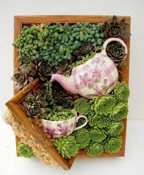 Splendid Succulent Planter Frames To Beautify Your Home Homesthetics Inspiring Ideas For Your Home Succulent Wall Art Succulent Frame Teacup Gardens