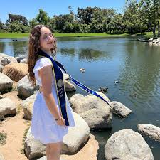 an adorable video of the ducks from @cameron.getz almost forgot about this  one but it's adorable! 🦆 happy week 8 almost week 9 everyone :)