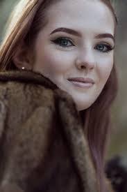 Lara Beck's Instagram, Twitter & Facebook