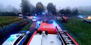 Dzisiaj, około 8.45 dostaliśmy zgłoszenie o wypadku drogowym do którego doszło w jeżówce na drodze krajowej nr 50. Tragiczny Wypadek W Zosinie Nie Zyje 26 Letni Kierowca Cztery Osoby Ranne Zdjecia Strazakow Tusochaczew Pl