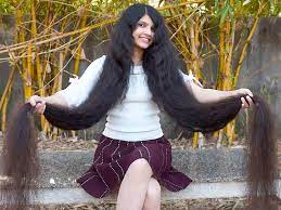 However, if you do enough research short hair in front is a wonderful way to direct the attention to the long hair in the back. India Meet The Girl With The World S Longest Hair News Photos Gulf News