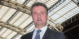 Maybe you would like to learn more about one of these? Gdl Chef Claus Weselsky Der Mann Der Die Bahn Lahmlegt