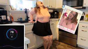 REAL BBW MILF cleans kitchen while using Lovense Flexer vibrator - Kinky  Katie