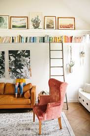 I Usually Have Art Commitment Phobia And It Takes Me Forever To Get Together A Picture Ledge Or Gallery Wall I Like Art I House Interior Home Home And Living