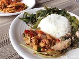Resep udang lombok ijo masak sedap umi. Dapoer Bang Jali Huah Pedasnya Ayam Jali Jali Dan Kikil Cabe Ijo Ala Denny Cagur