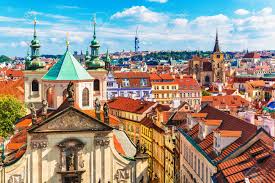 Maar onlangs wordt er ook geëxperimenteerd met allerlei andere brouwstijlen: Scenic Zomer Luchtfoto Panorama Van De Oude Stad Architectuur In Praag Tsjechie Royalty Vrije Foto Plaatjes Beelden En Stock Fotografie Image 27472218