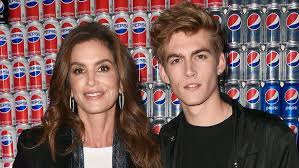 There's trouble brewing at cindy crawford and rande gerber's home, says one rumor.sources close to crawford reveal that kaia and presley gerber's past few months of questionable behavior is. Die Wahrheit Uber Cindy Crawfords Sohn Presley Walker Gerber News24viral
