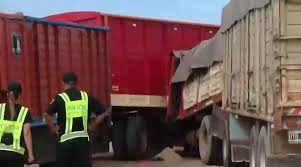 Más allá del dominio inicial de san lorenzo, el elenco de beccacece se acomodó y empezó a tener intensidad en su juego. Tremendo Accidente Entre Dos Camiones Con Un Transportista Muerto Sl24 Com Ar