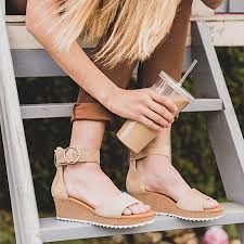 Kaufen sie paul green sandalen jetzt online bei breuninger. Super Softe Keil Sandalette In Beige 7386 008 Im Paul Green Online Shop Kaufen