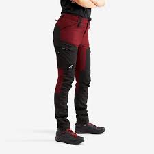 Unsere hosen wurden von frauen entworfen und sind bequem und funktional. Damen Outdoor Bekleidung Revolutionrace