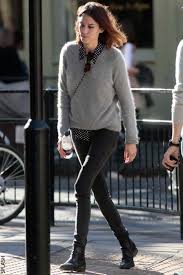 No laces or zips ,just a simple slip or pull on boot. Chelsea Boots Raven Style