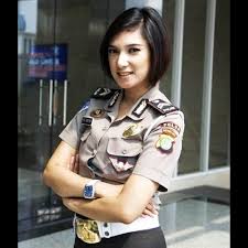 Hendaknya ia mencukur rambut kepala seluruhnya. Model Rambut Pendek Polisi Wanita Atau Polwan Info Model Rambut