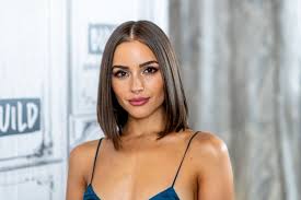 The list of female celebrities who are 6'0 (183 cm) tall includes saffron burrows, katie ledecky, georgianne walken, brenda strong, maya angelou. The 25 Hottest Female Celebrities Under 25 Mandatory