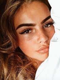 Brooke Masterson's Instagram, Twitter & Facebook