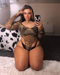 Holly Marston - Free pics, galleries & more at Babepedia