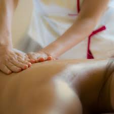 Massage ist eine der ältesten berührungsformen, die es gibt. Mobile Massage Masseure Hausbesuch Welmoa