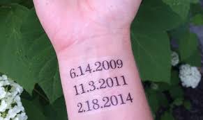 Aquí hay una foto lado a lado de los dos. Tatuajes De Fechas Recordatorios De Dias Importantes Tatuantes