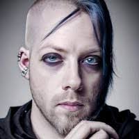 Lori Labarre's Instagram, Twitter & Facebook