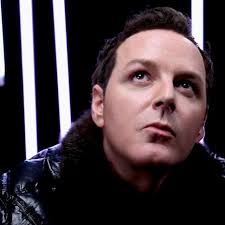 peterkitsch follow me sur Twitter