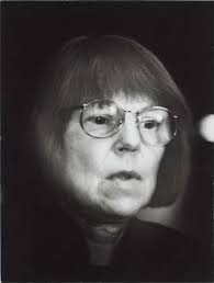 Die Schriftstellerin Sarah Kirsch (1935-2013) in ihrer Wohnung in  Berlin-Mitte