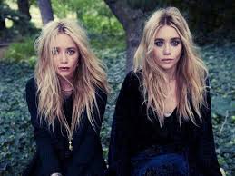 They Look Scary Here But So Fab At The Same Time The Olsen Twins Mary Kate Ashley Olsen Twins Beautiful People