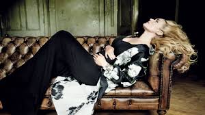 Kate winslet is an amazing actress and her oscar win proves that and this actress is not afraid to go all out when it comes to shedding her clothes.holy smok. Kate Winslet On Her New Husband And New Baby On The Way For Vogue S November Cover Story Vogue Vogue