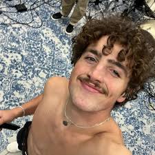 AND THAT KICKS OFF THE EUROPE TOURRRR:) Thank you Brussels for an  unforgettable night. What a beautiful crowd you are. 🖤💛 📸:  @shaydenschoonover 1-3,5-10 @mclean.long 4 & 11