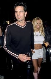 .off their incredible resemblances to pamela anderson and tommy lee in steamy photos from their hulu miniseries pam and tommy on friday. Kerti Sutes Veled Szemben Orokseg Pamela Anderson And Tommy Lee Bayviewmotel Net