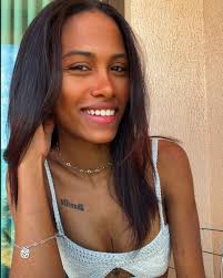 Alice Soares (@alicesaores_062) • Threads, Say more