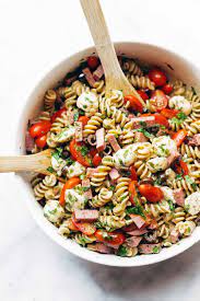The Best Easy Italian Pasta Salad Pinch Of Yum Recette Manger Sainement Recette Recettes De Cuisine Salade De Pates