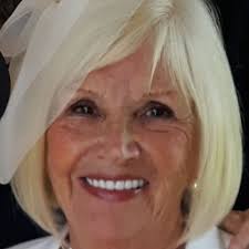 Which currencies do hotels prefer to be paid in? Do they accept the Wise  Visa card.