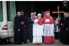 Kirche wird hierzulande vom bürgertum getragen, aber. Das Schuhwerk Des Papstes