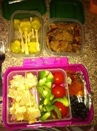 • 2 mere sau 1 gutuie coapte amestecate cu branzica de vaca. Lunch Box Idei Pentru Gradinita 1 Livi Florea