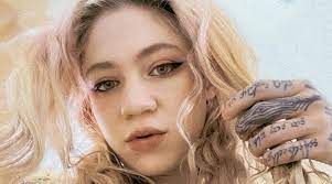 Grimes says she is going to be showing off her acting chops during tonight's episode of saturday night live alongside the father of her child, tesla ceo and technoking elon musk, who will be hosting. Sanger Grimes Verkauft Digitale Kunstsammlung Fur 5 8 Millionen Us Dollar In Nur 20 Minuten Nach Welt
