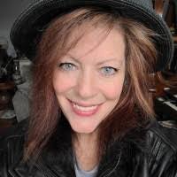 Michele Bovee's Instagram, Twitter & Facebook