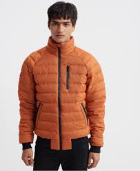La forme bomber à l'inspiration utilitaire se revisite de découpes matelassées. Superdry Bomber Matelasse Commuter Vestes Pour Homme