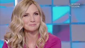 Lorella cuccarini è sempre stata piuttosto riservata sulla sua vita privata, ma per i 18 anni della sua primogenita sara, nata dal matrimonio con silvio testi, ha voluto. Lorella Cuccarini La Foto Con La Figlia Chiara Verissimo Mediaset Infinity