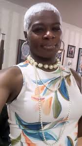 Screaming Happy Birthday to my sister-niece @mrsyarishiaparson 😂😍 Love  you to life girlfriend! Pleas show the birthday girl some love family!  🎊🎂🎉🥳