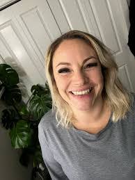 Tamara Robertson's Instagram, Twitter & Facebook