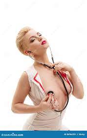 Enfermera Bastante Rubia Con Las Tetas Al Aire En Uniforme Atractivo Imagen  de archivo 