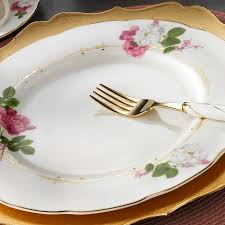 12 adet 27 cm servis tabağı, 12 adet 23 cm çukur tabak, 12 adet 21 cm pasta tabağı, 12 adet 15 cm kase, 2 adet 28 cm kayık tabak, 4 adet 24 cm kayık tabak, 1 adet çorbalık. Kutahya Porselen Bone Olympos 30 Parca Yemek Takimi 9825