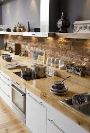 Essence de hêtre naturel description bois à lames crèmes, brunes et rosées. La Cuisine En Bois Massif En Beaucoup De Photos Credence Cuisine Cuisine Bois Cuisine Bois Massif