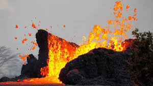 Hawaii Volcano Generates Fast Moving Lava Causing New Evacuations Shuts Major Road Hawaii Volcano Kilauea Lava Flow