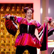 De franse barbara pravi met het liedje 'voilà'! Overzicht Winnaars Halve Finale Eurovisie Songfestival 2018 Tellmemore Media